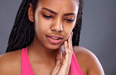 woman in gym gear in pain